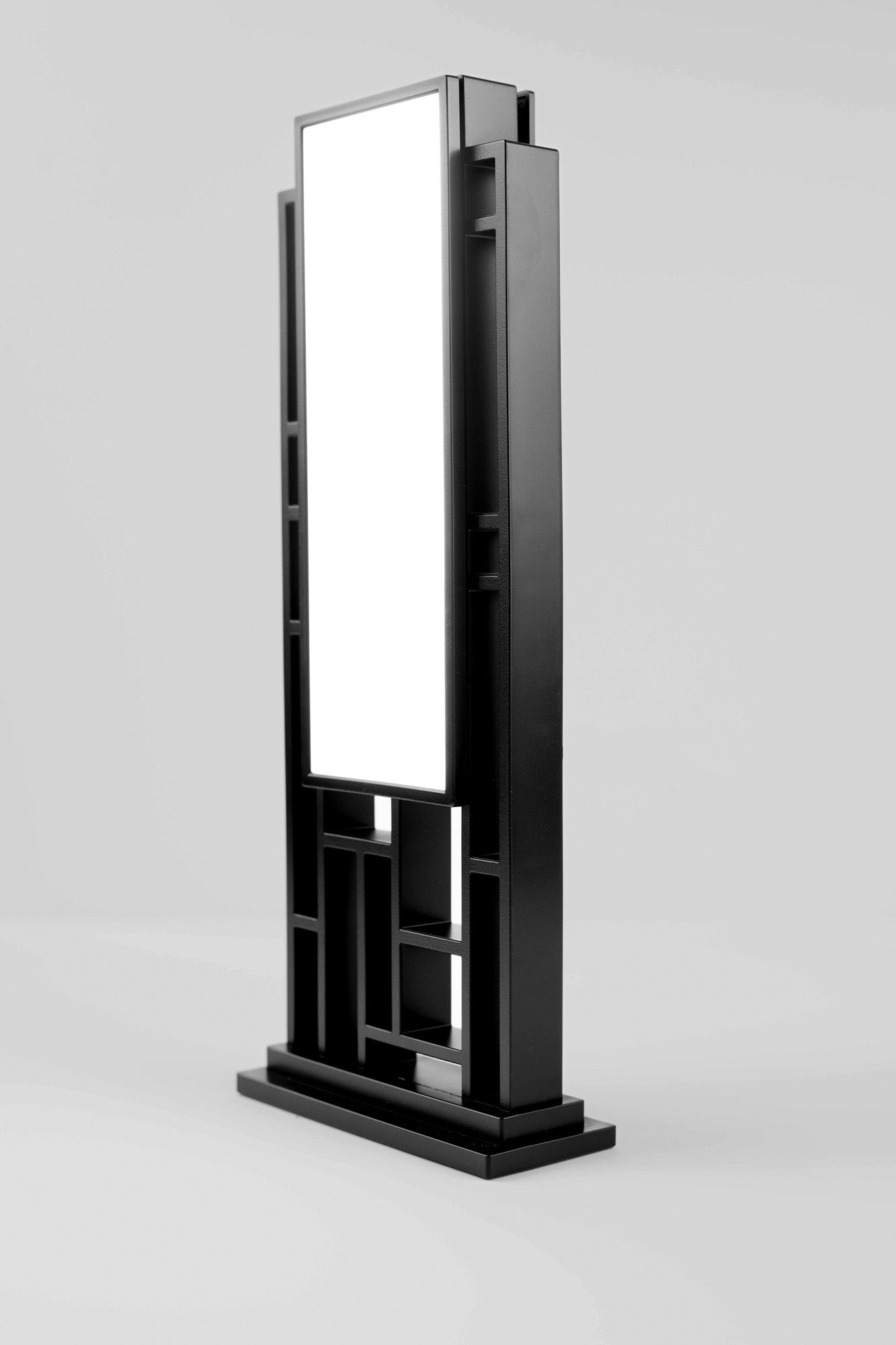 Circadian Optics Lattis