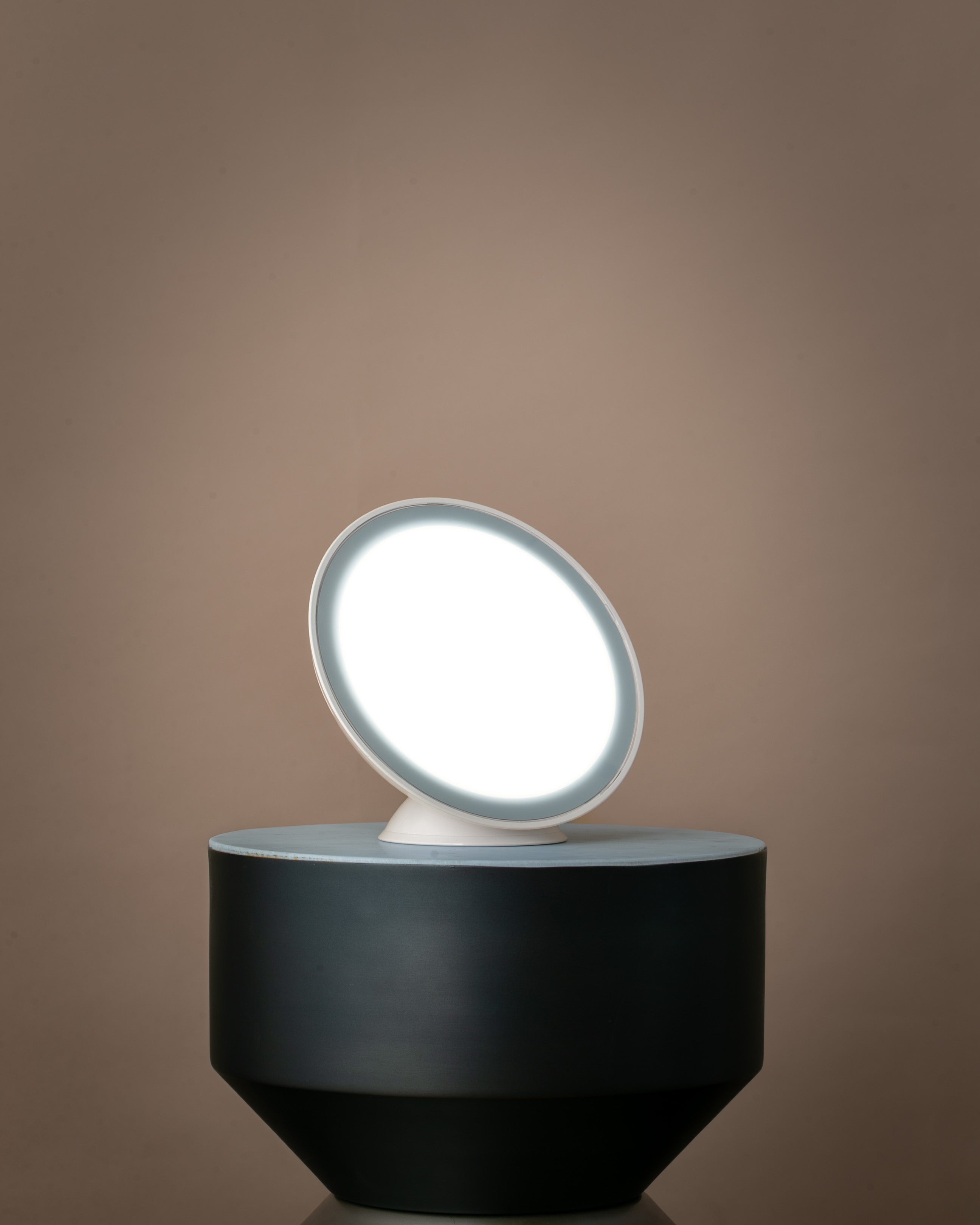 Circadian Optics Lampu