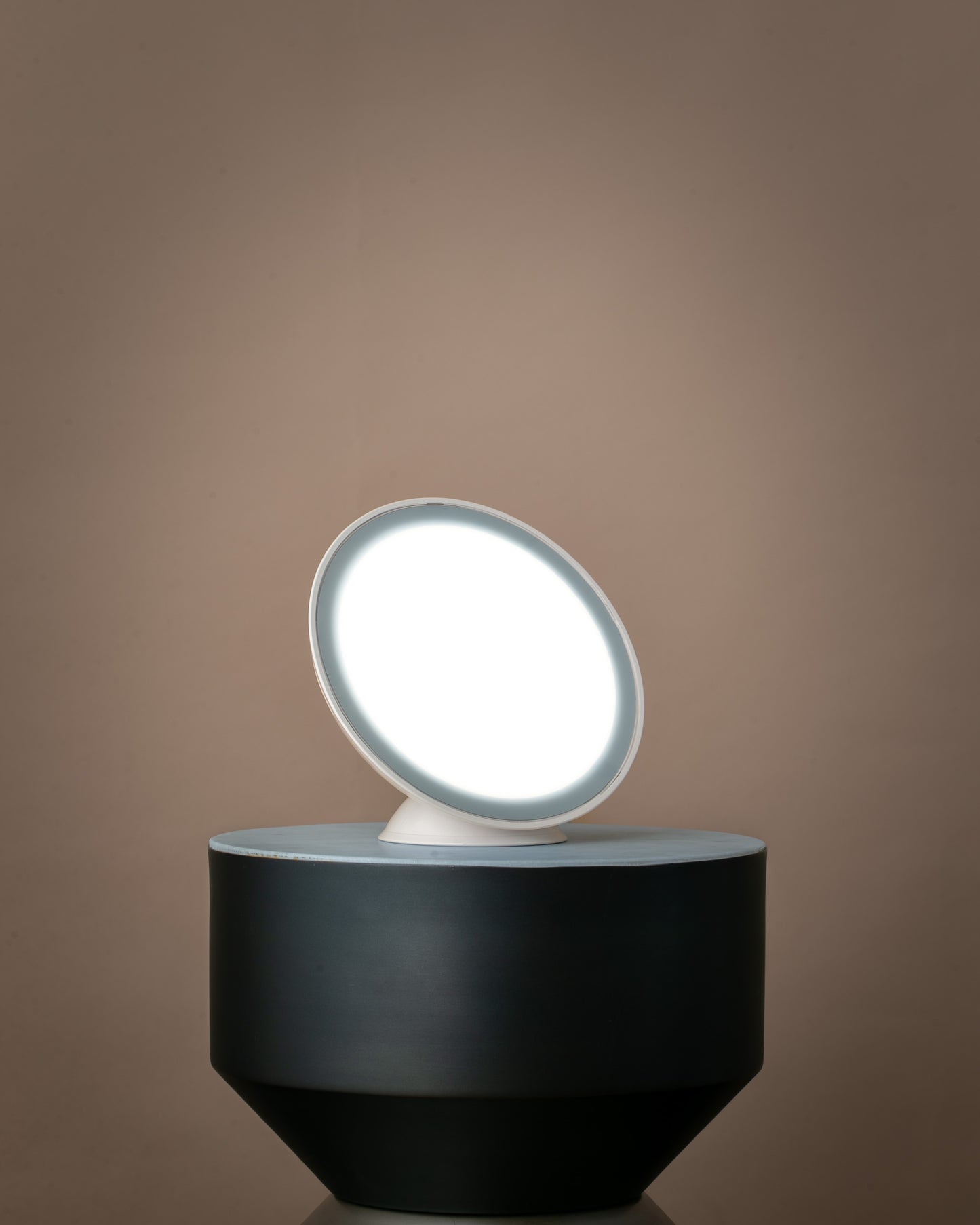 Circadian Optics Lampu