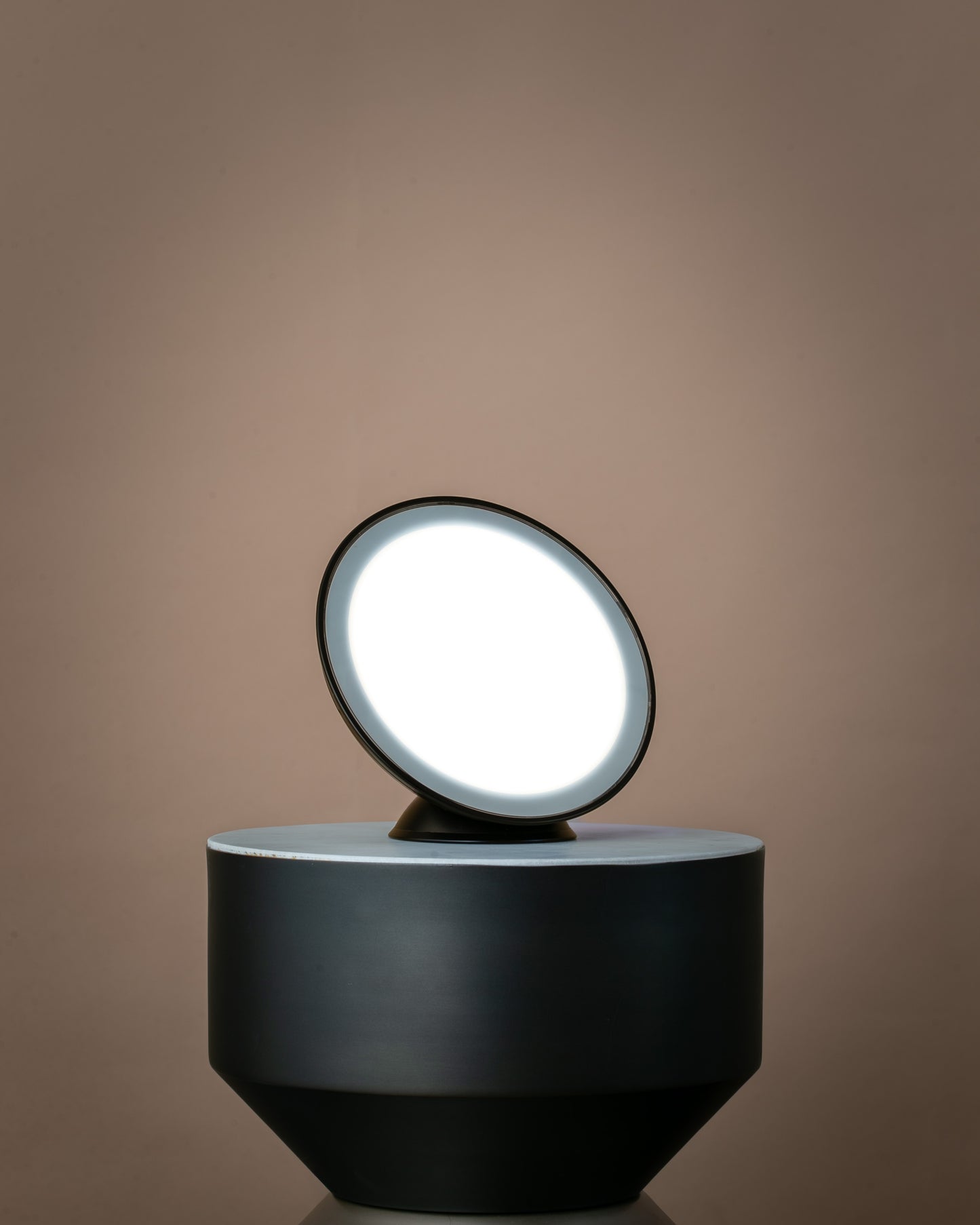 Circadian Optics Lampu